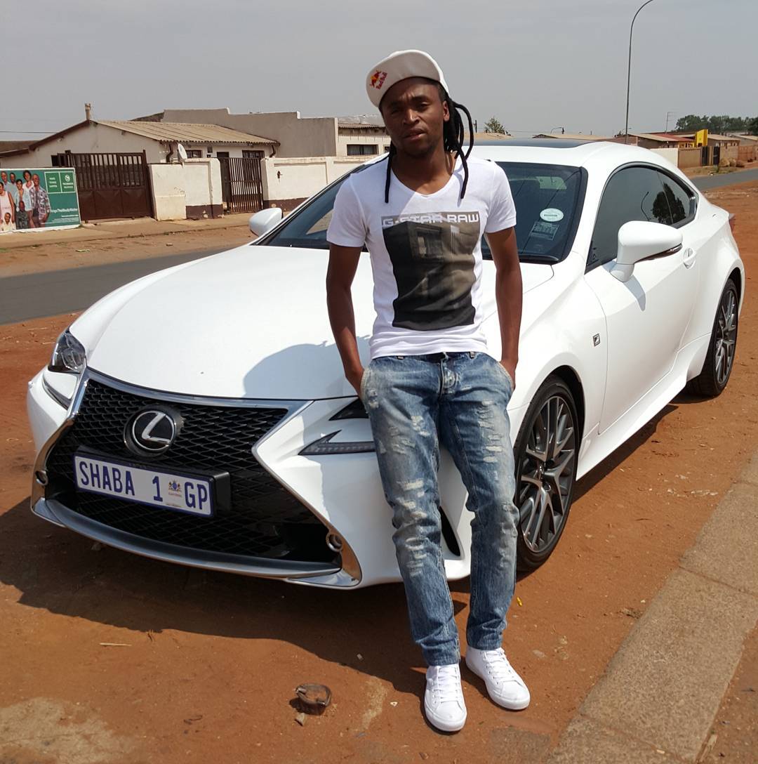 Siphiwe Tshabalala and his sporty lexus - Diski 365