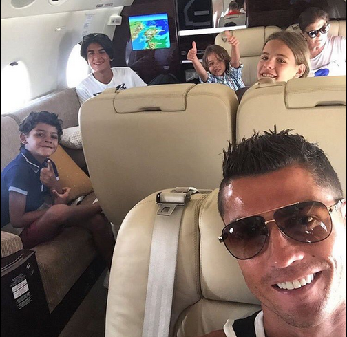 Ronaldo Flies His Family On Holiday With His Private Jet