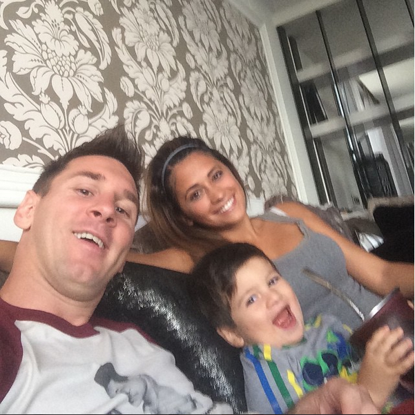 messi with his family4