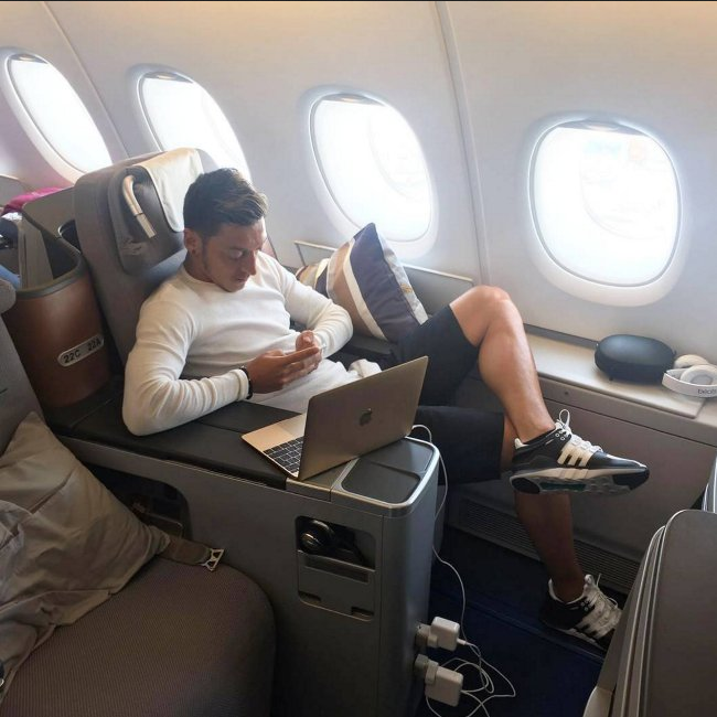 ozil in his private jet