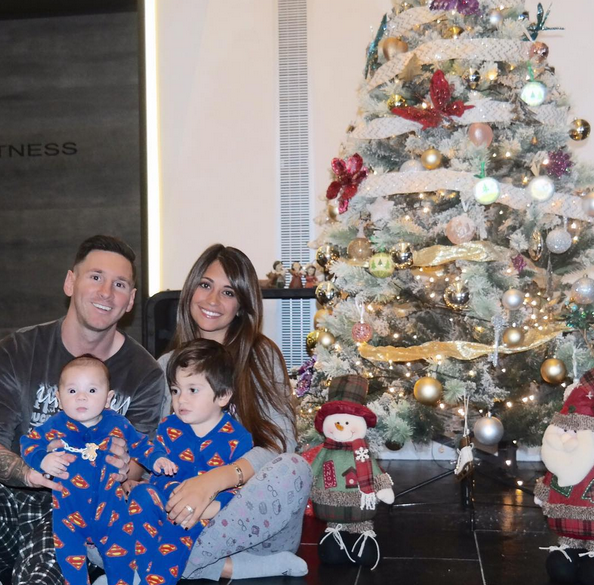 lionel-messi-with-his-family1
