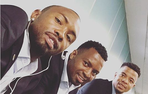 LOL! Check Out Parker Giving Khune A Fresh Haircut