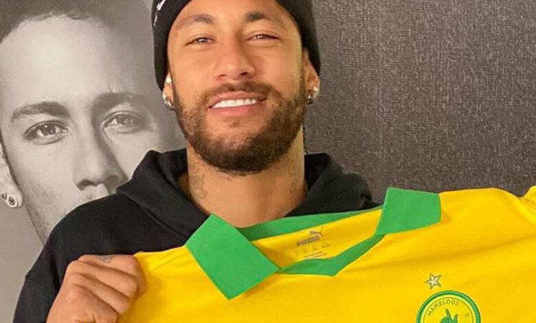 Neymar Adds Mamelodi Sundowns Shirt To His Collection!