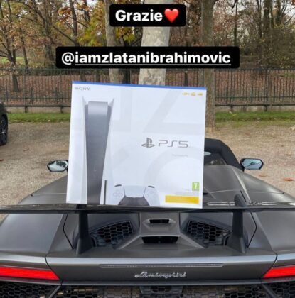 Zlatan Ibrahimović Gifts His Teammates the PlayStation 5!