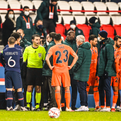 Istanbul Basaksehir Players Walk off The Pitch against PSG!