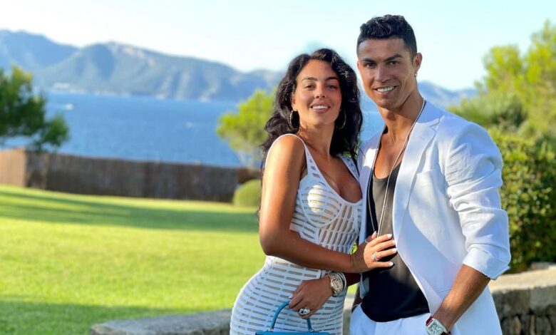 Cristiano Ronaldo And His Girlfriend Are Pregnant With Twins!