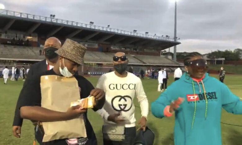 Check Out Andile Mpisane as He Gives Royal AM Players Their Bonuses on The Pitch!