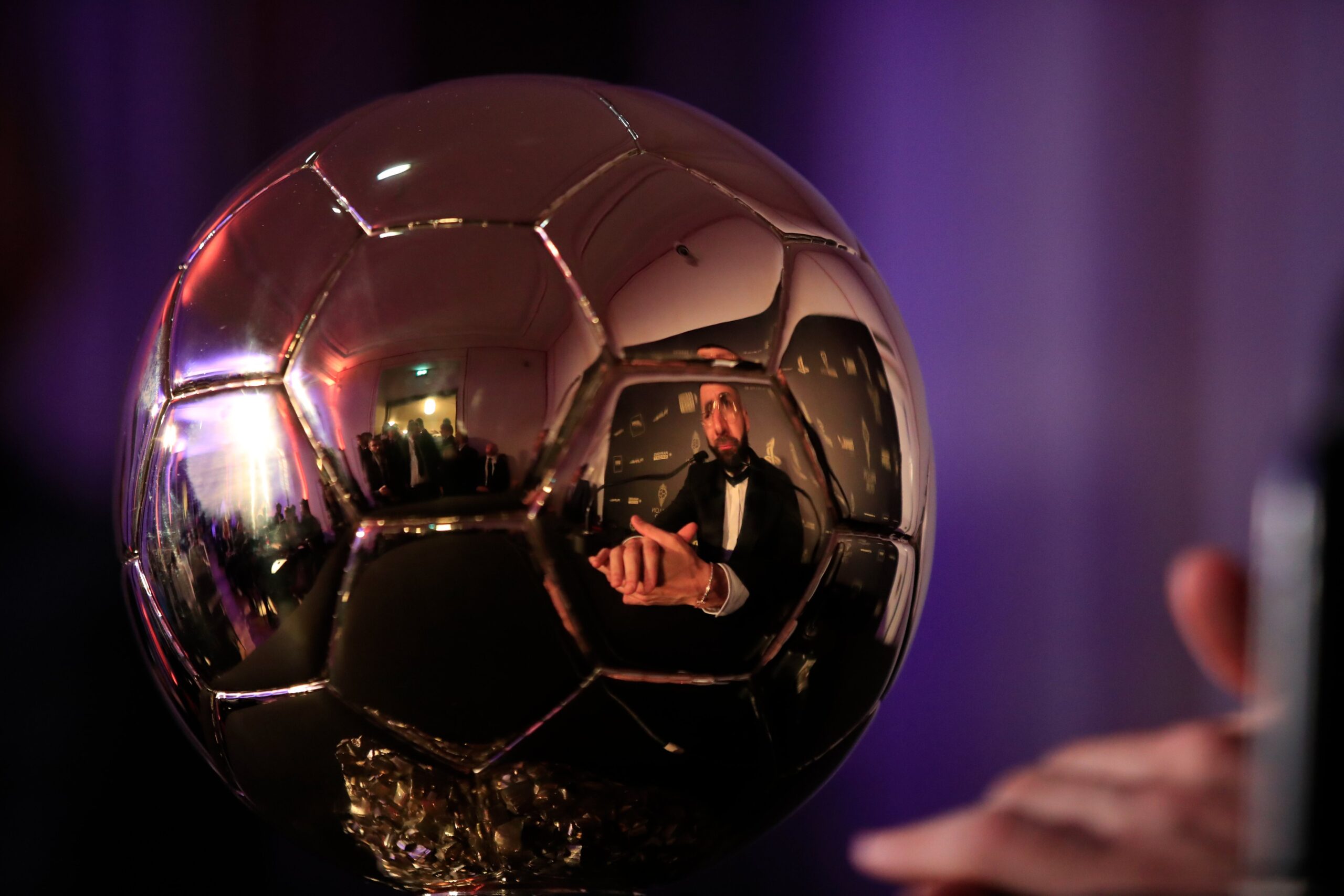 Karim Benzema Wins The 2022 Ballon d'Or Award! 