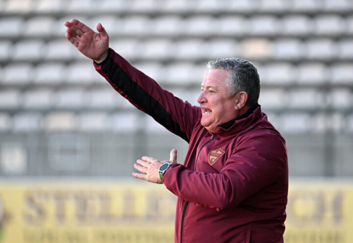 Stellenbosch FC Coach Gavin Hunt Backs Mamelodi Sundowns to Handle Heavy Fixture Load Amid Title and CAF Champions League Push