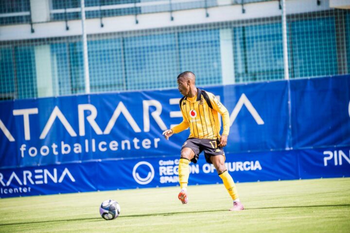 Asanele Velebayi Says Kaizer Chiefs Confidence Is High Ahead of Mamelodi Sundowns Clash
